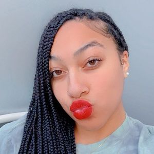 Meet your Posher, Alexandra